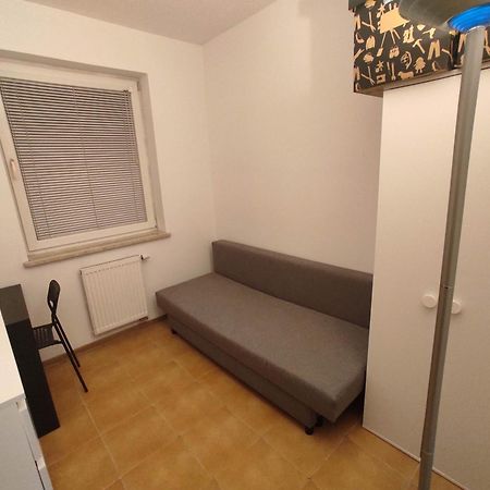 Nice Room With 2 Shared Bathrooms ,Wc , 2Km To Old Town -100M From Metro Szwedzka Warsaw Ngoại thất bức ảnh