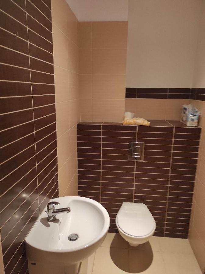 Nice Room With 2 Shared Bathrooms ,Wc , 2Km To Old Town -100M From Metro Szwedzka Warsaw Ngoại thất bức ảnh