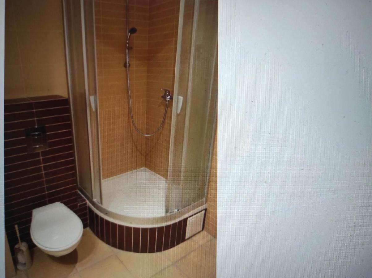Nice Room With 2 Shared Bathrooms ,Wc , 2Km To Old Town -100M From Metro Szwedzka Warsaw Ngoại thất bức ảnh