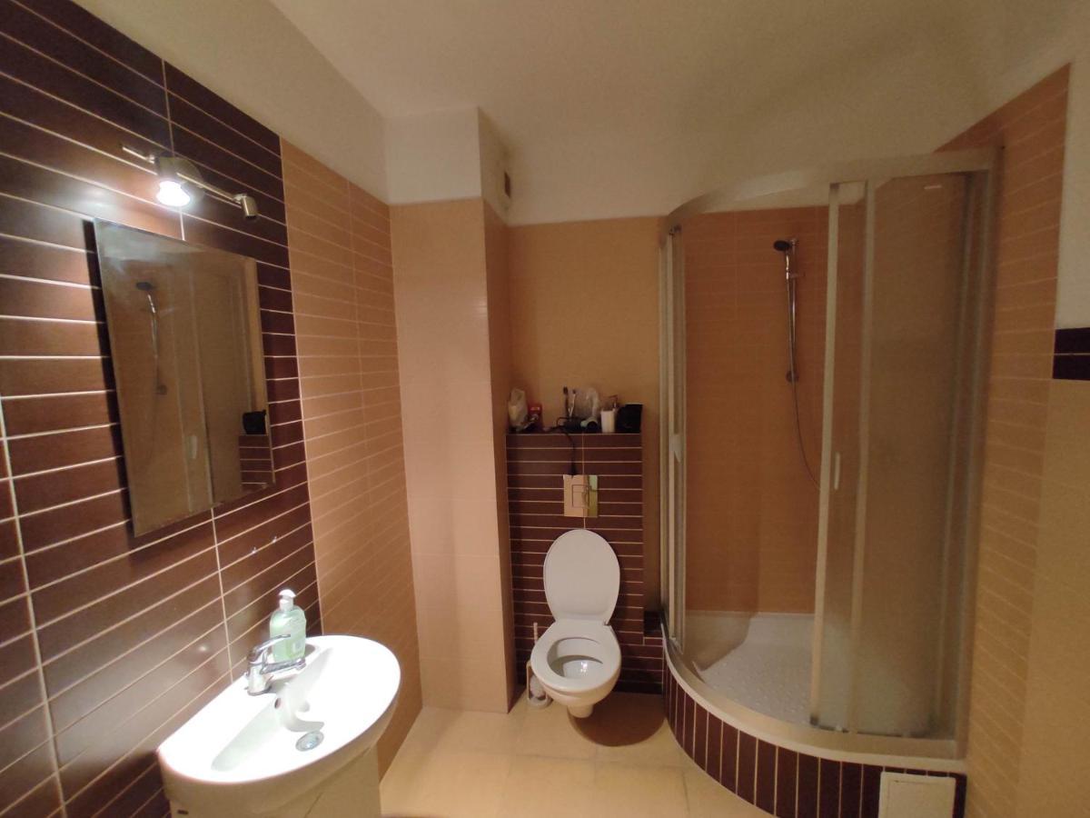 Nice Room With 2 Shared Bathrooms ,Wc , 2Km To Old Town -100M From Metro Szwedzka Warsaw Ngoại thất bức ảnh