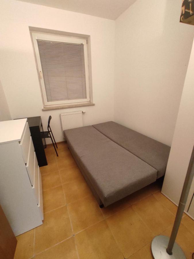 Nice Room With 2 Shared Bathrooms ,Wc , 2Km To Old Town -100M From Metro Szwedzka Warsaw Ngoại thất bức ảnh